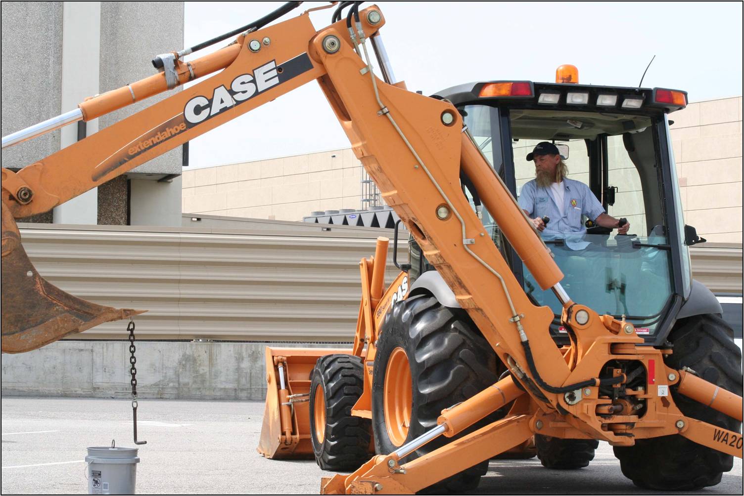 Town of Vinton employee Fred in the middle of some precise maneuvering in the Backhoe event.
